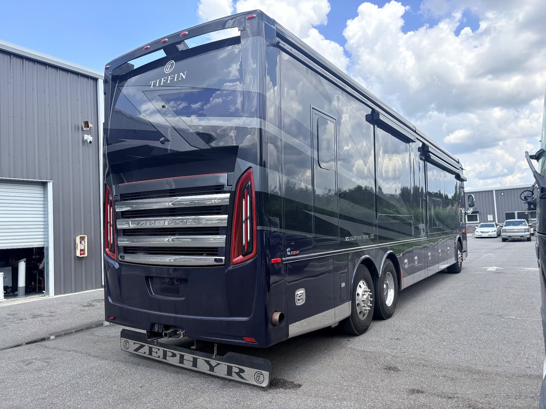 2025 Tiffin Zephyr 45 PZ, Exterior photo 3
