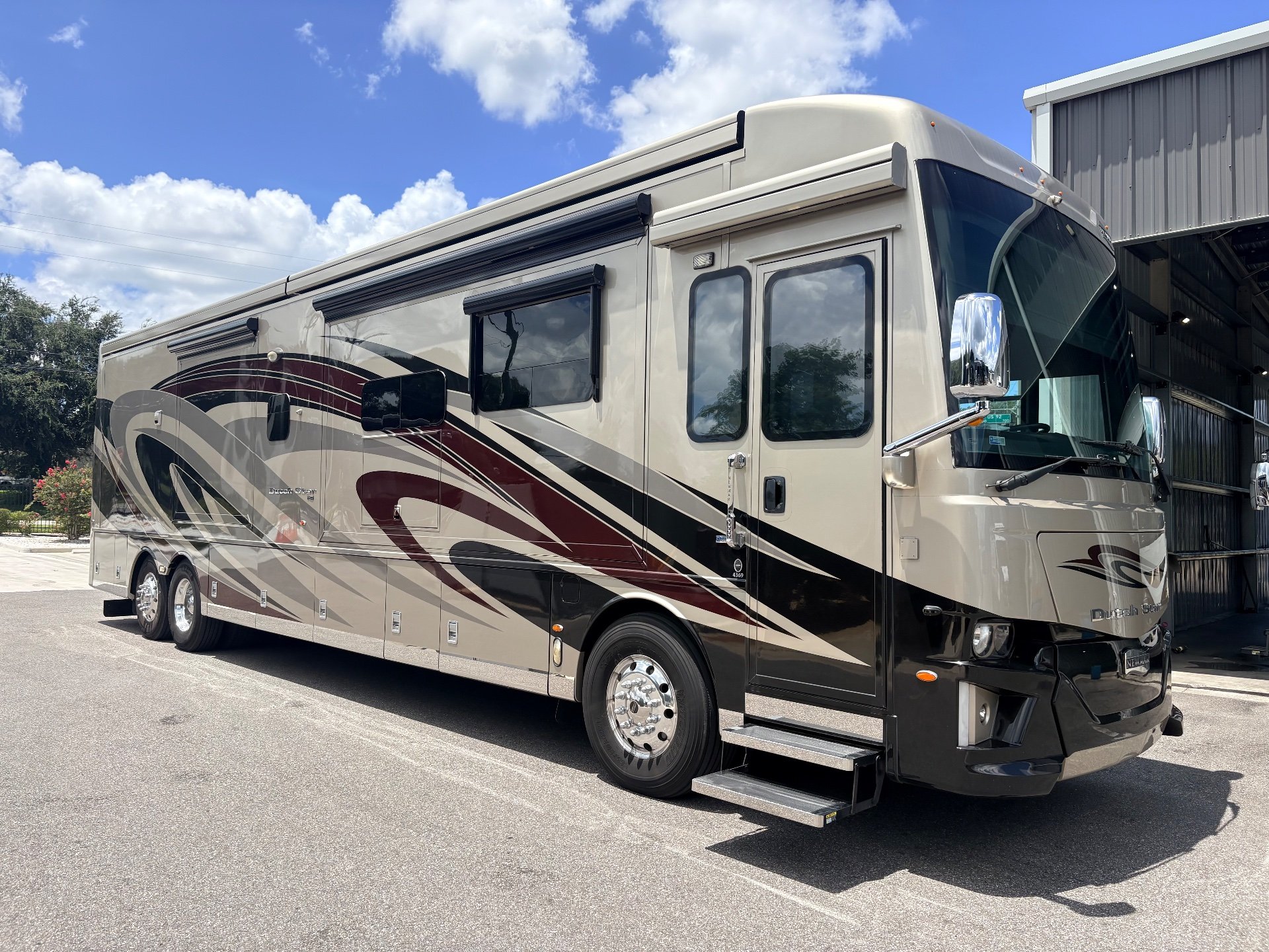 2019 Newmar Dutch Star 4369 - Exterior view