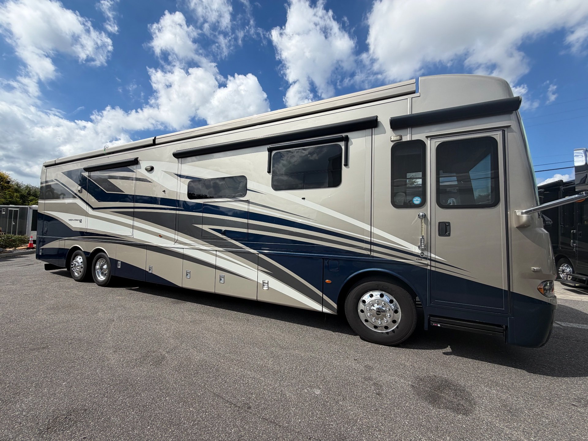 2020 Newmar Ventana 4369 — Exterior photo