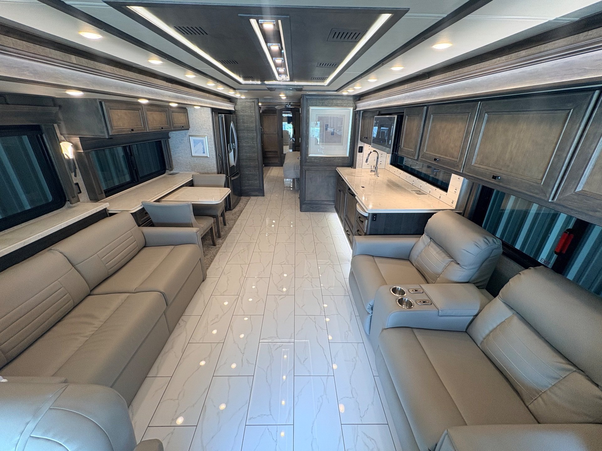 2023 Tiffin Phaeton 40 IH - Interior view