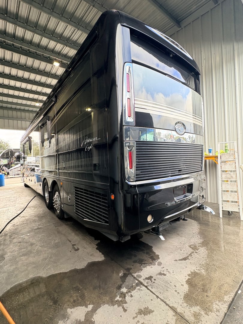 2016 American Coach American Eagle 45N, Exterior photo 3