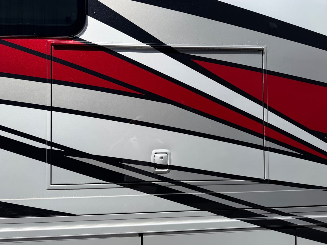 2018 Newmar Ventana 4037, Exterior photo 11