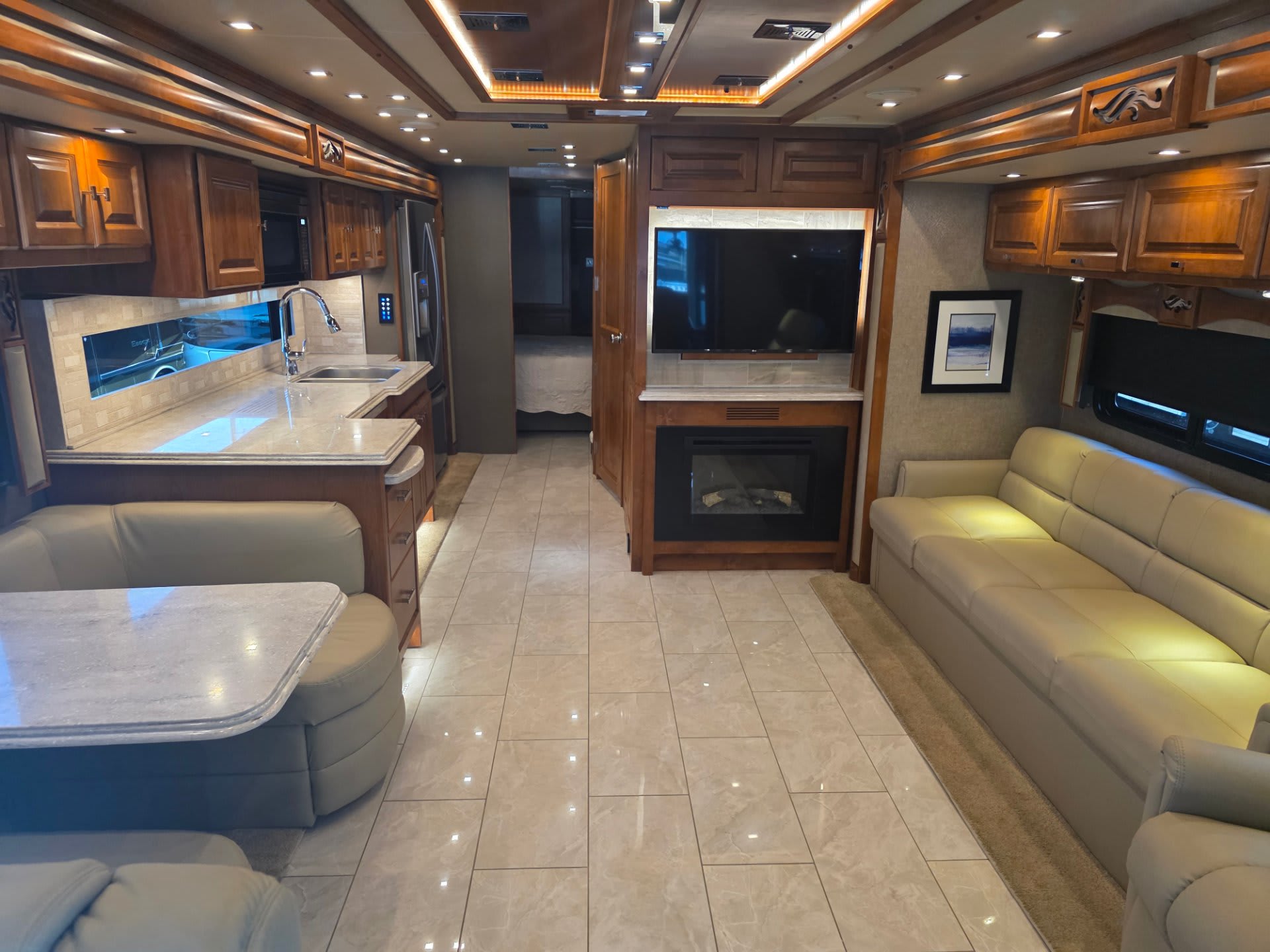 2019 Tiffin Phaeton 40 AH - Interior view