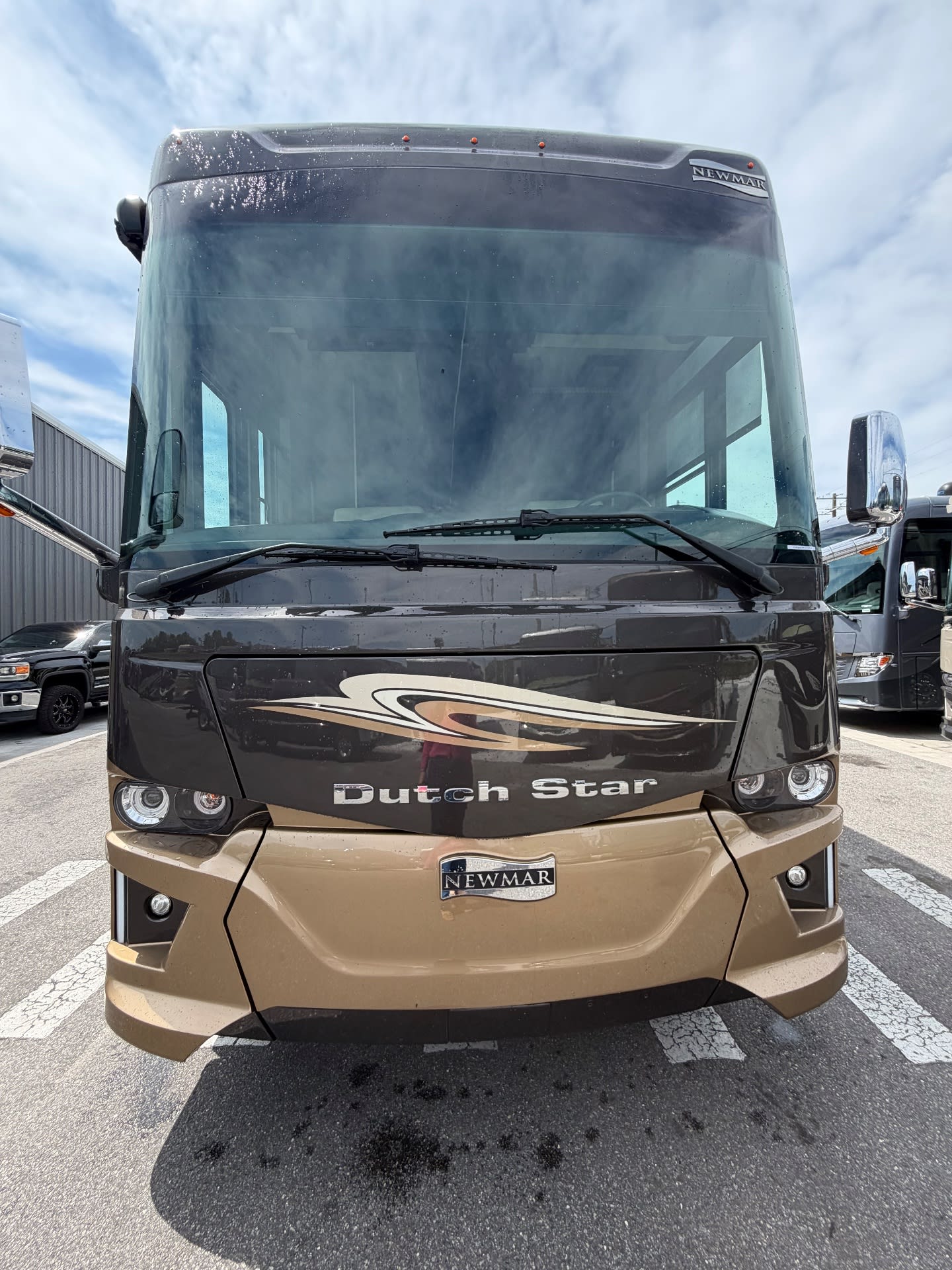 2019 Newmar Dutch Star 4369 - Exterior view 2