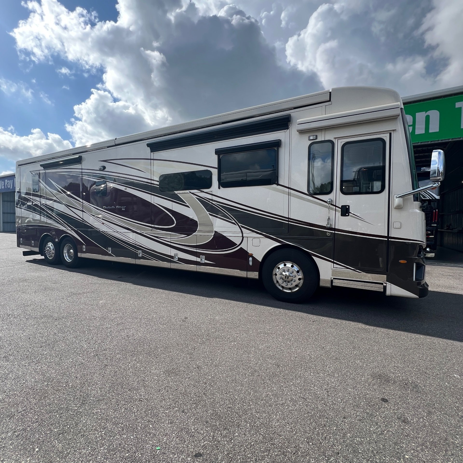 2021 Newmar Dutch Star 4326 - Exterior view
