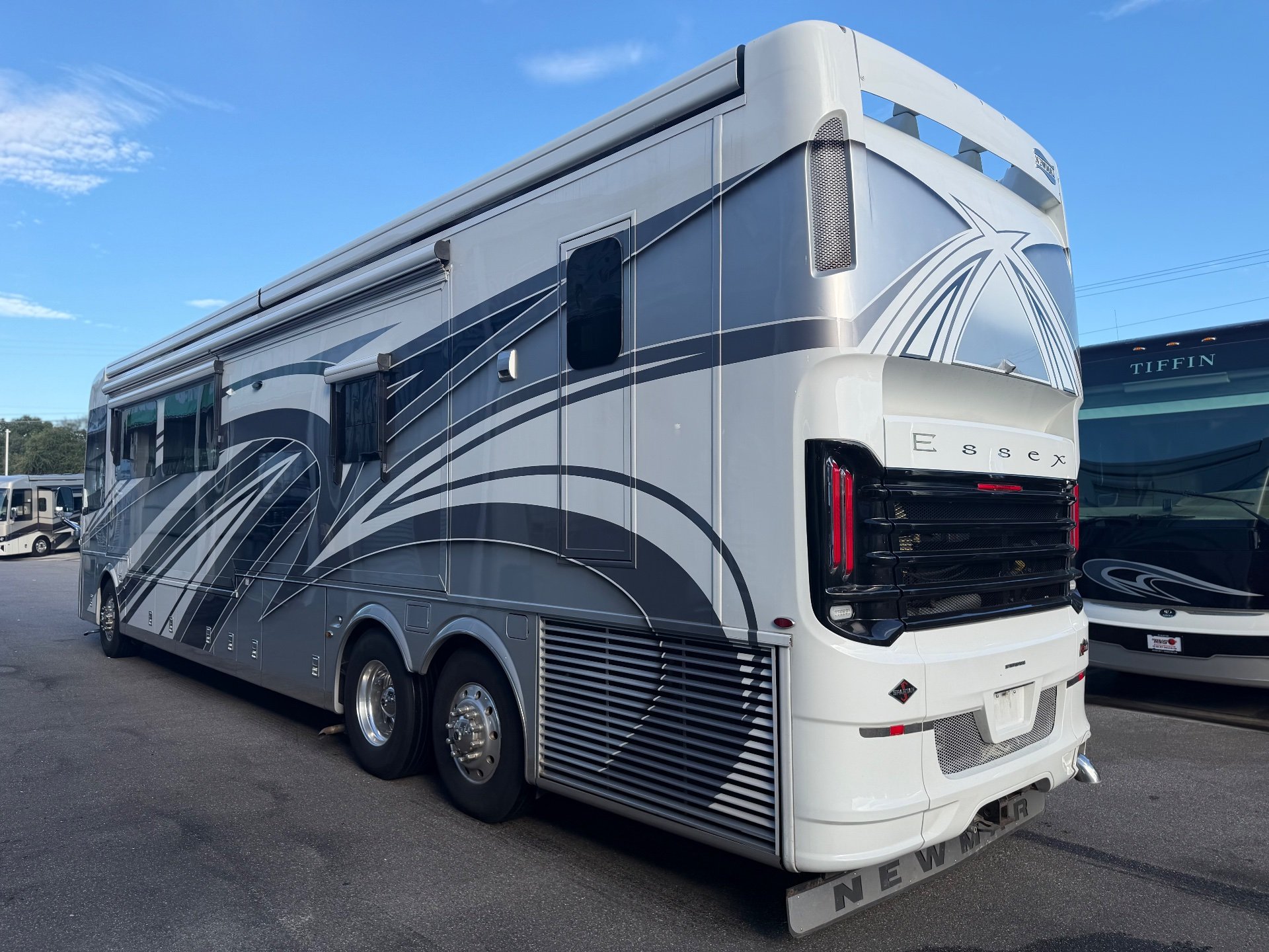 2022 Newmar Essex 4569 - Photo 4