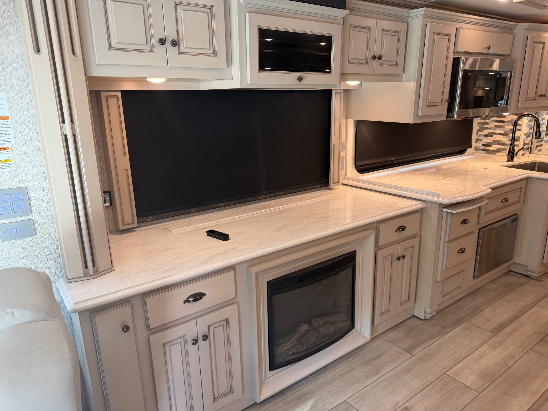 2022 Newmar Dutch Star 4369 - Interior view 3