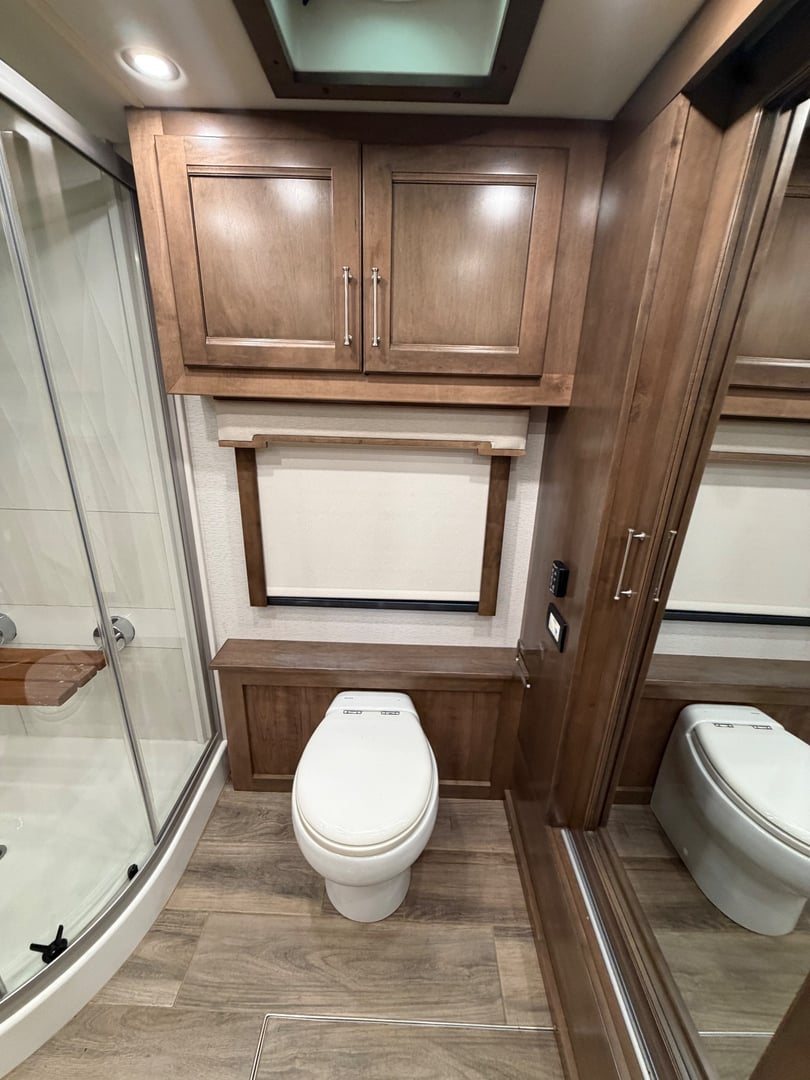 2022 Entegra Coach Aspire 44W, Bathroom photo 5