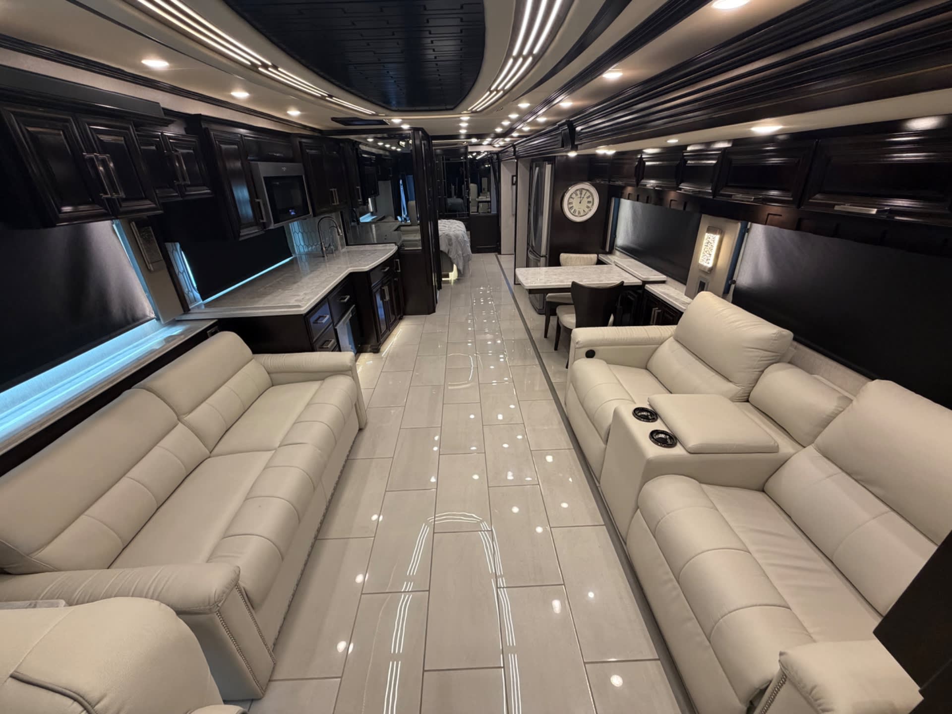 2021 Newmar London Aire 4551 - Interior view