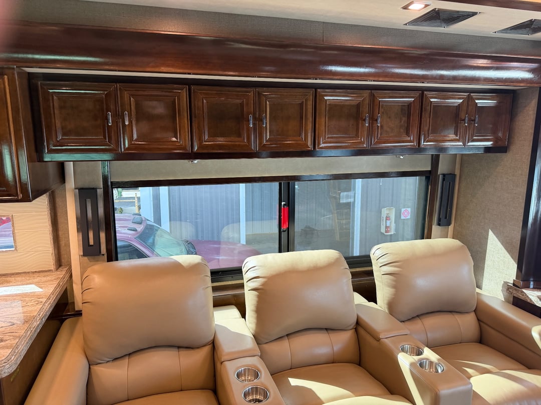 2019 Tiffin Allegro Bus 45 OPP, Living area photo 5