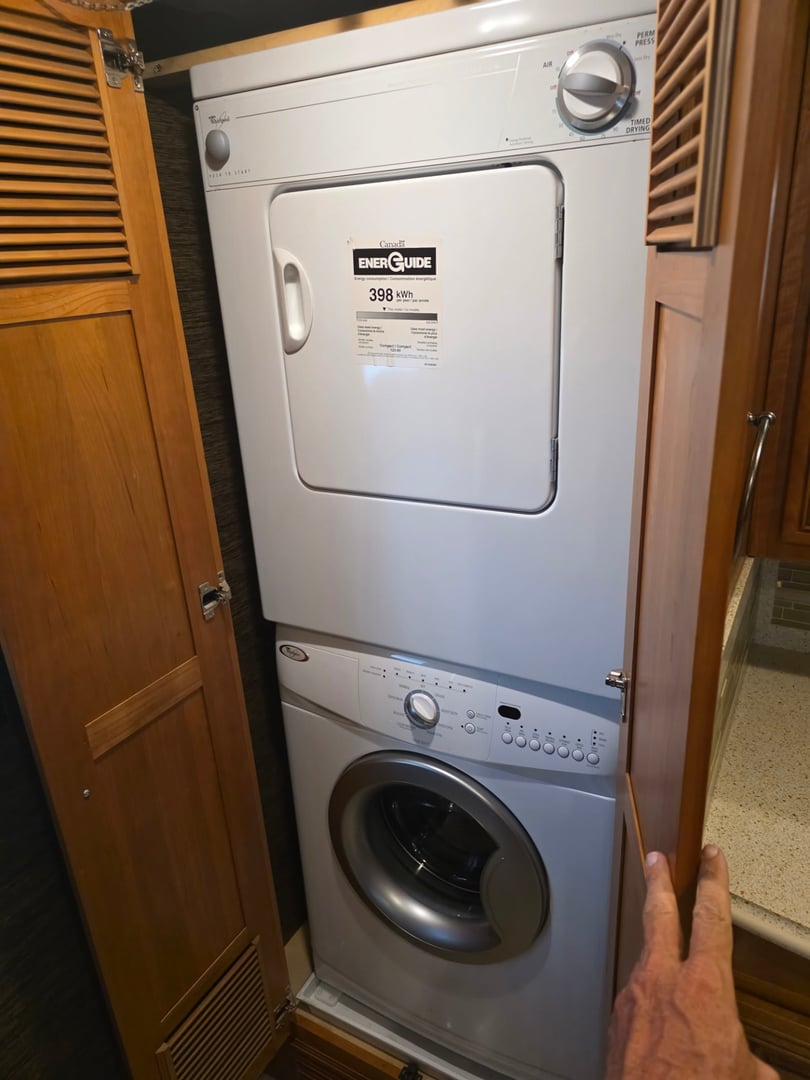 2015 Newmar Dutch Star 4018, Interior photo 33