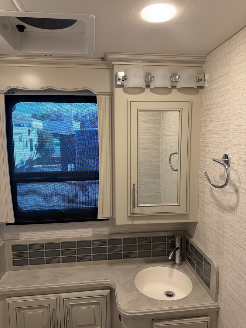 2023 Forest River Berkshire XLT 45E, Bathroom photo 5