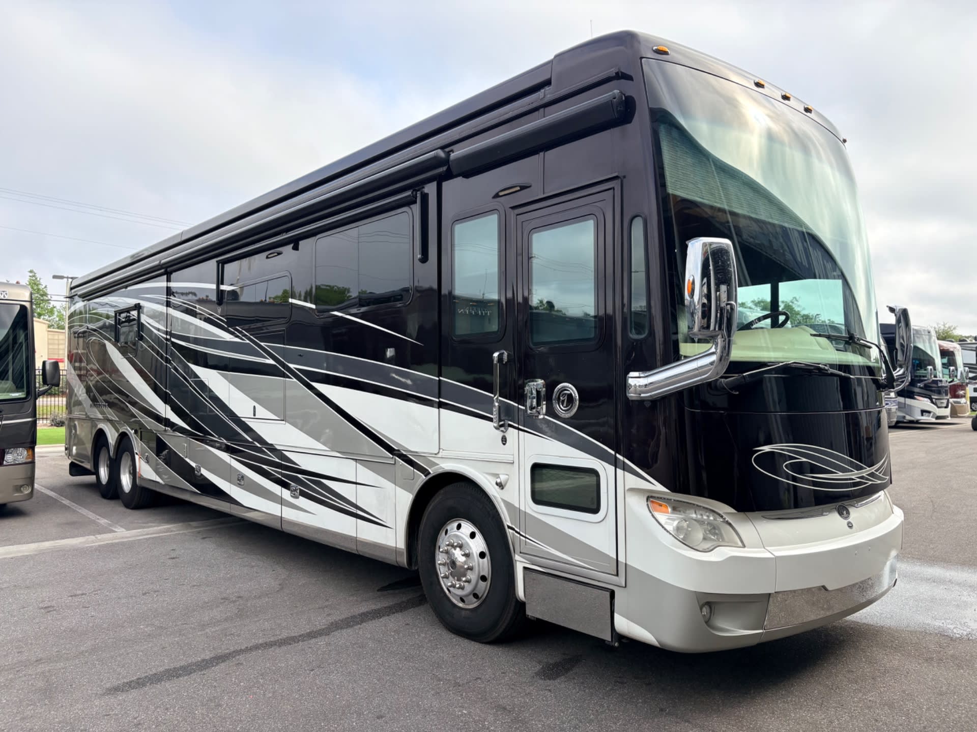 2017 Tiffin Allegro Bus 45 OPP - Exterior view