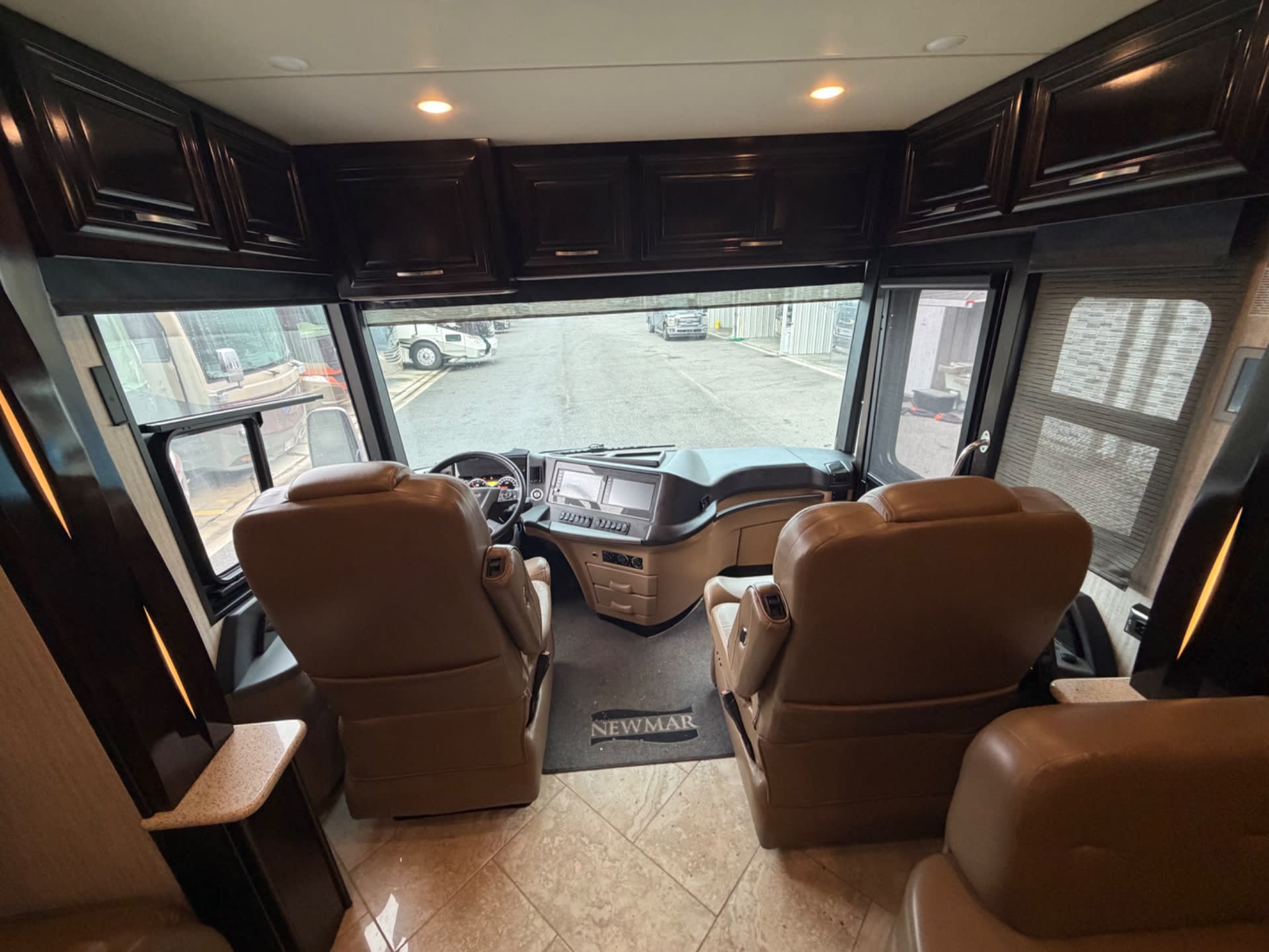 2020 Newmar New Aire 3543 - Interior view 3