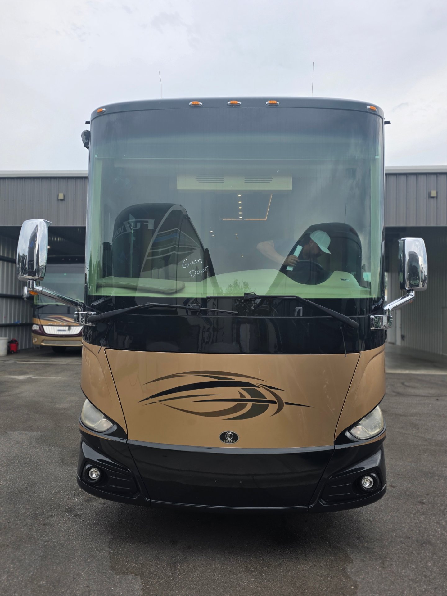 2019 Tiffin Phaeton 40 IH - Exterior view 2
