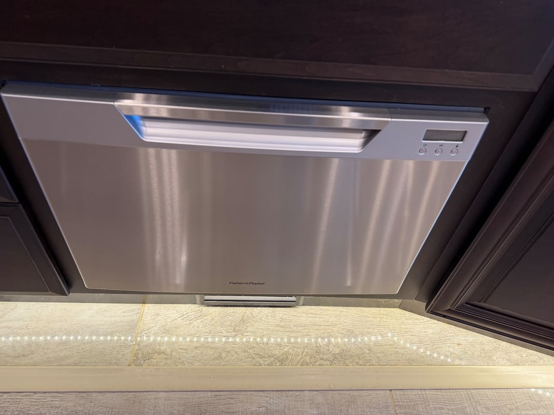 2017 Newmar Essex 4533, Kitchen photo 3