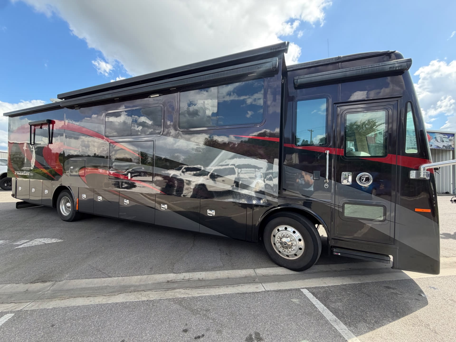 2020 Tiffin Phaeton 40 IH