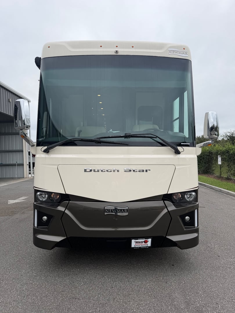 2021 Newmar Dutch Star 4369, Exterior photo 2