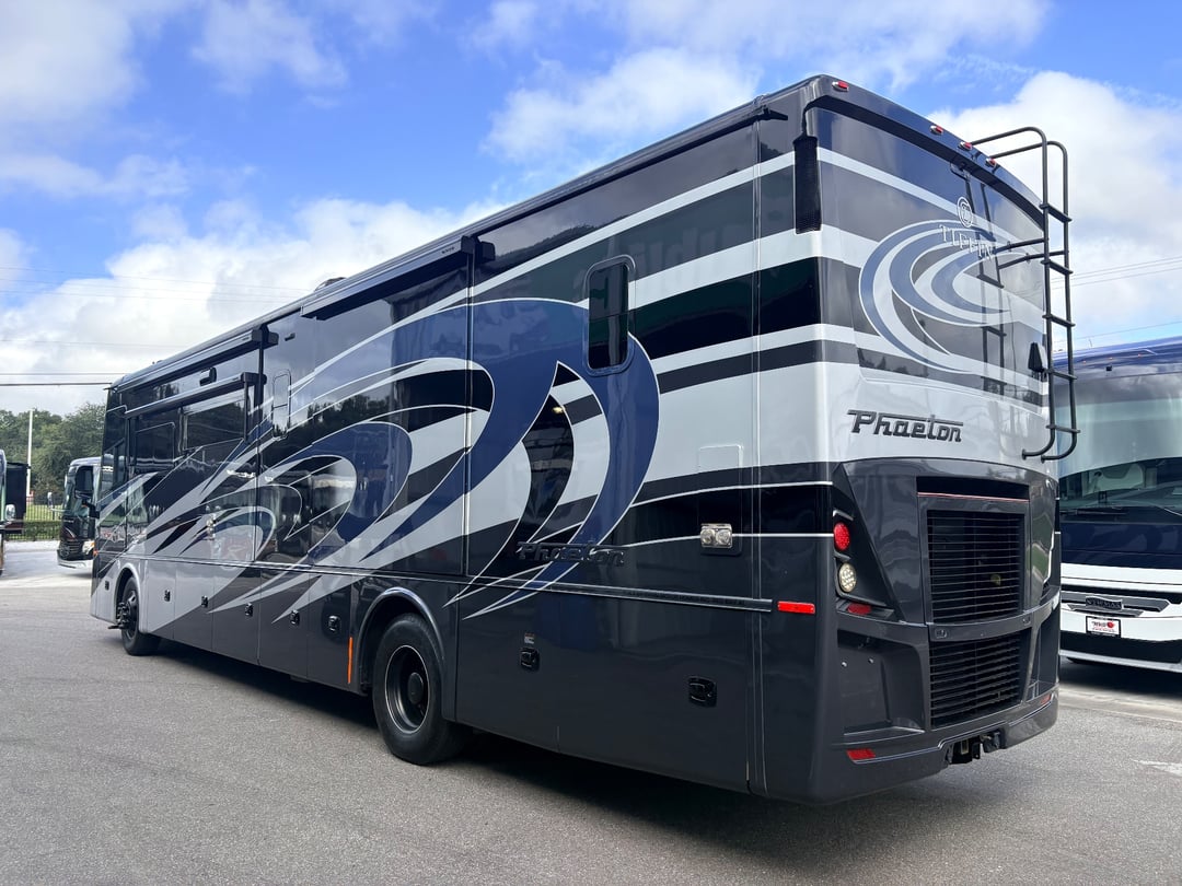 2021 Tiffin Phaeton 40 IH, Exterior photo 3
