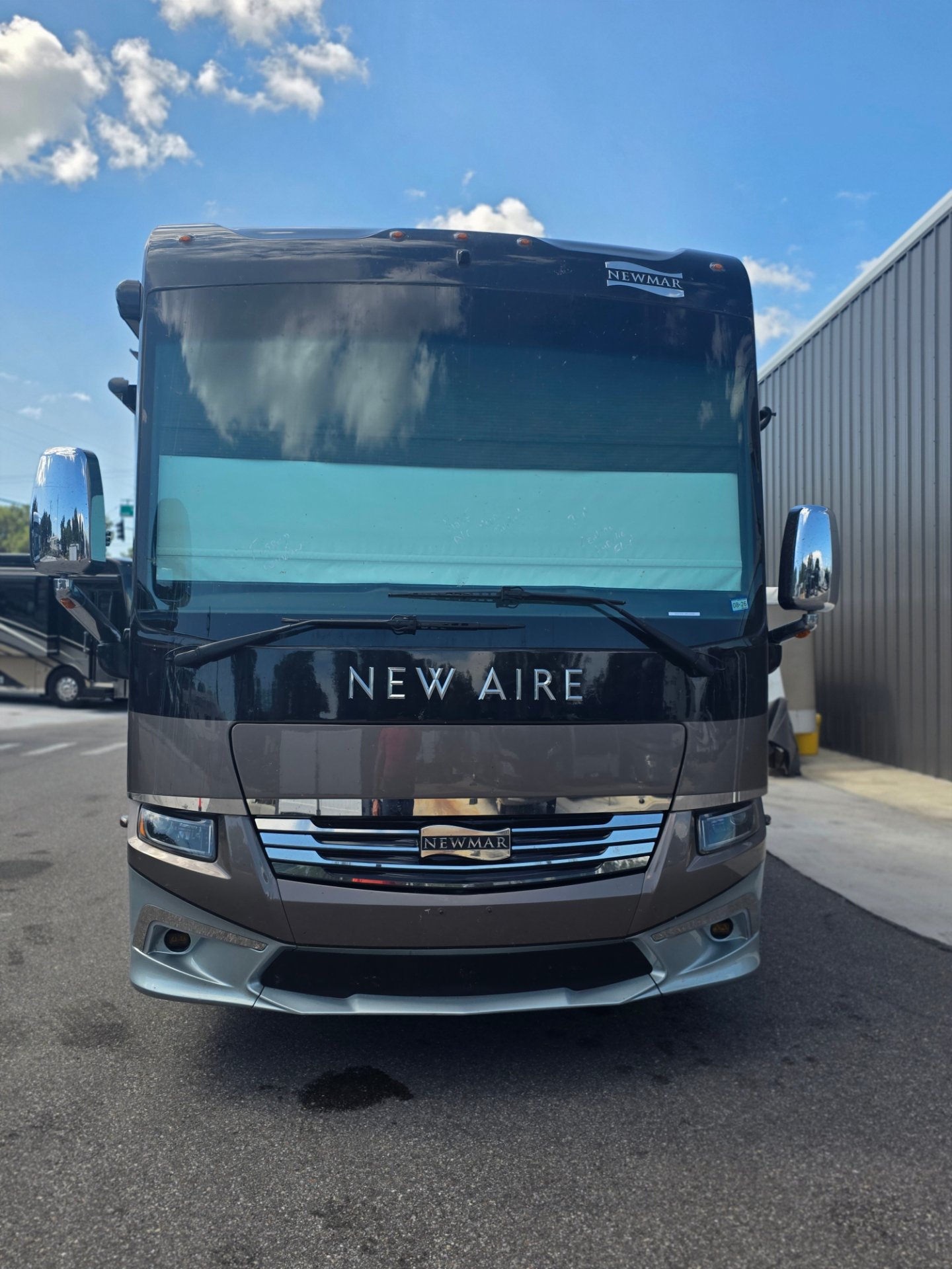 2018 Newmar New Aire 3343 - Exterior view 2