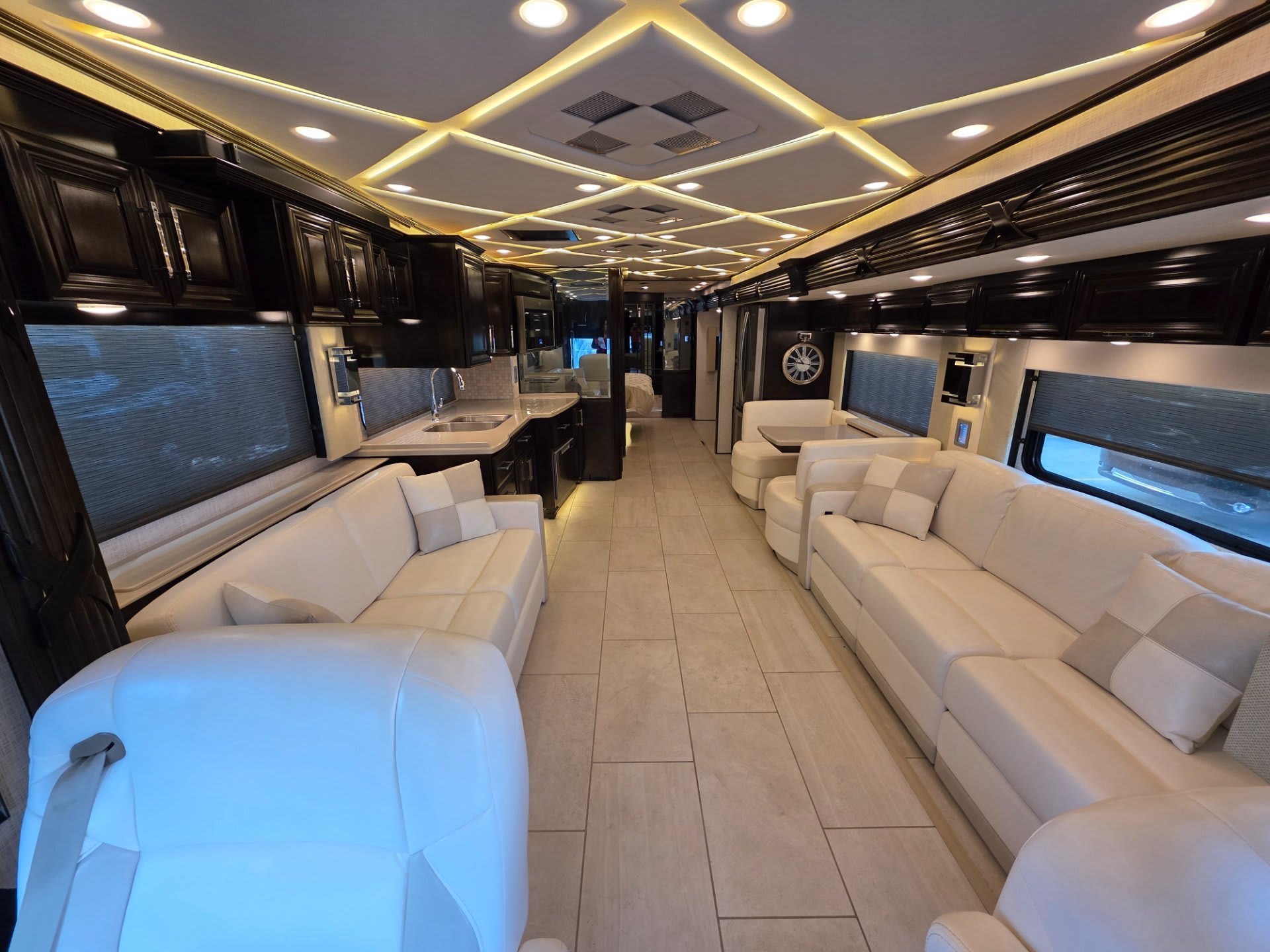 2020 Newmar Mountain Aire 4543 - Interior view