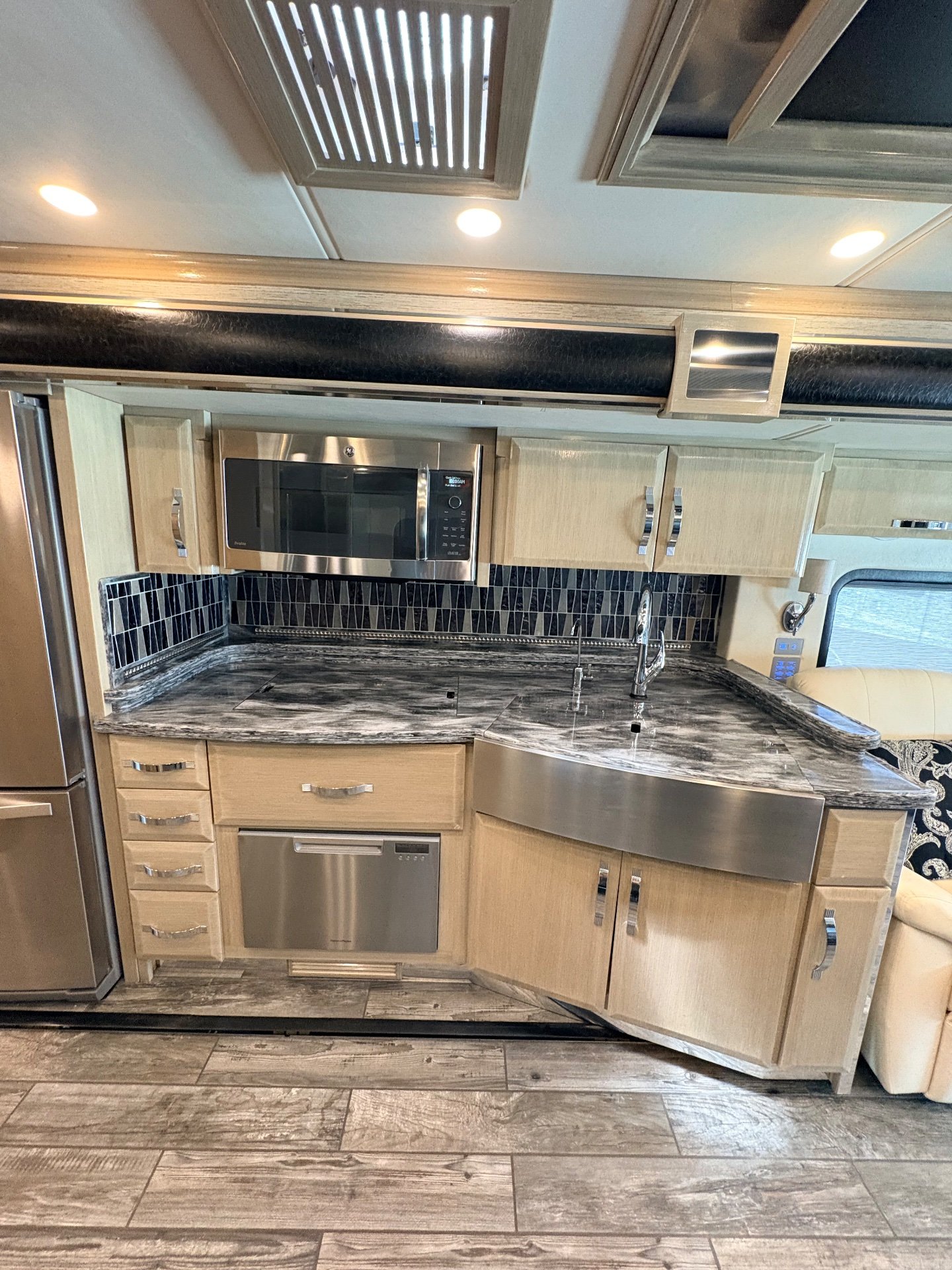 2018 Newmar King Aire 4553 - Interior view 3