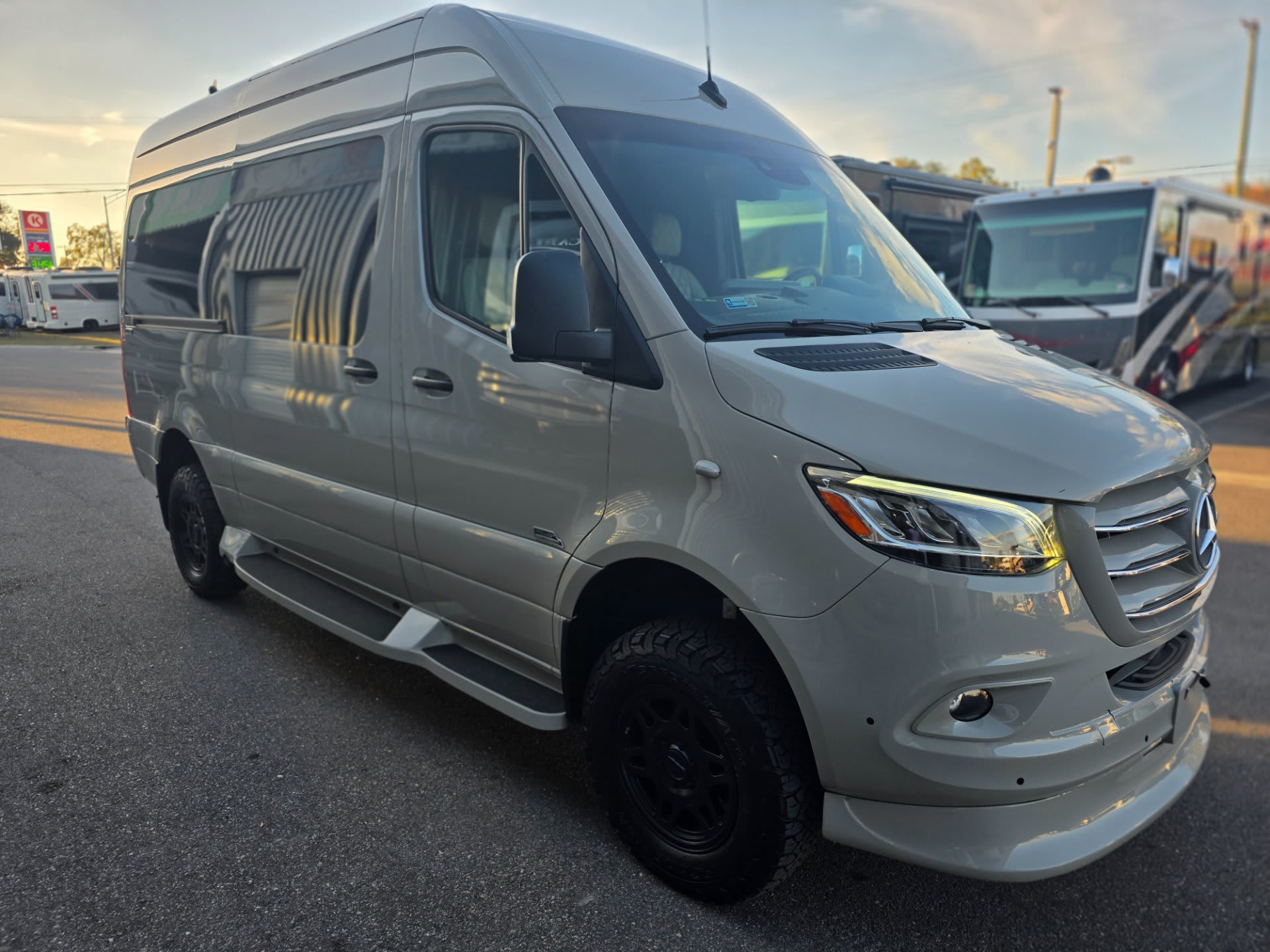 2025 Midwest Automotive Designs Luxe Cruiser D4 - Exterior view