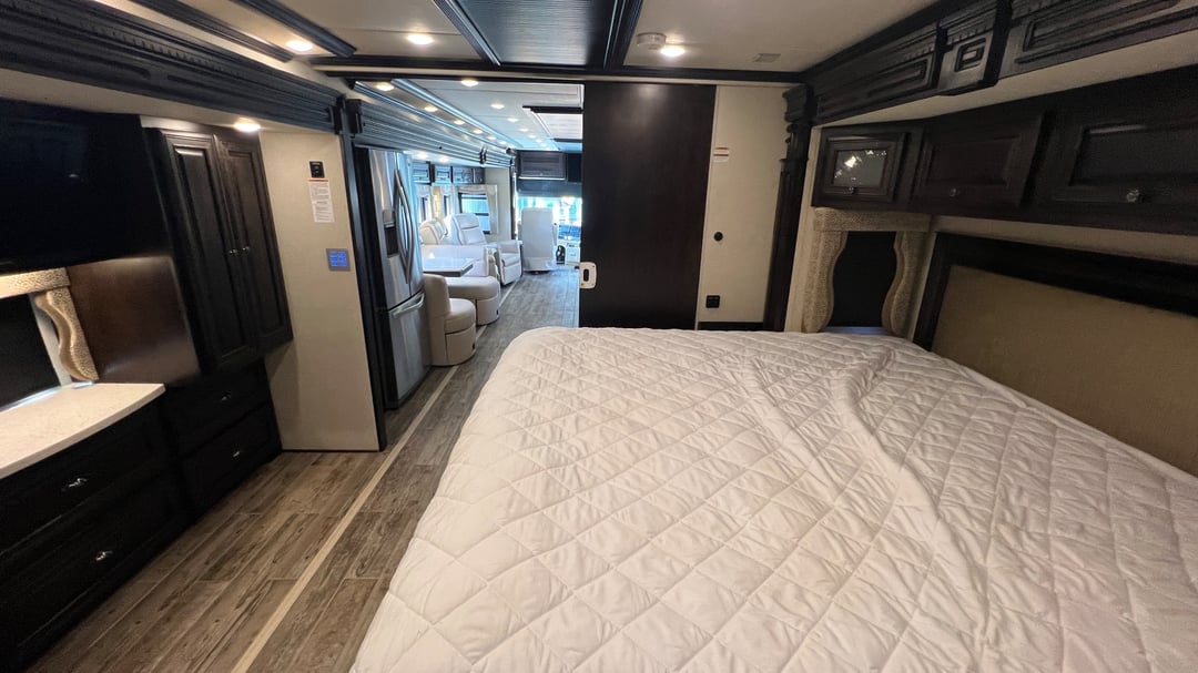 2018 Newmar Dutch Star 4369, Bedroom photo 2
