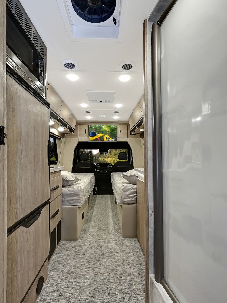 Chinook RV Summit FTB, Interior photo 2
