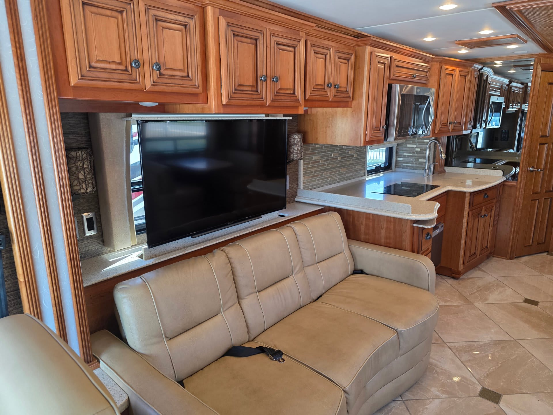 2015 Newmar Dutch Star 4018 - Interior view 3