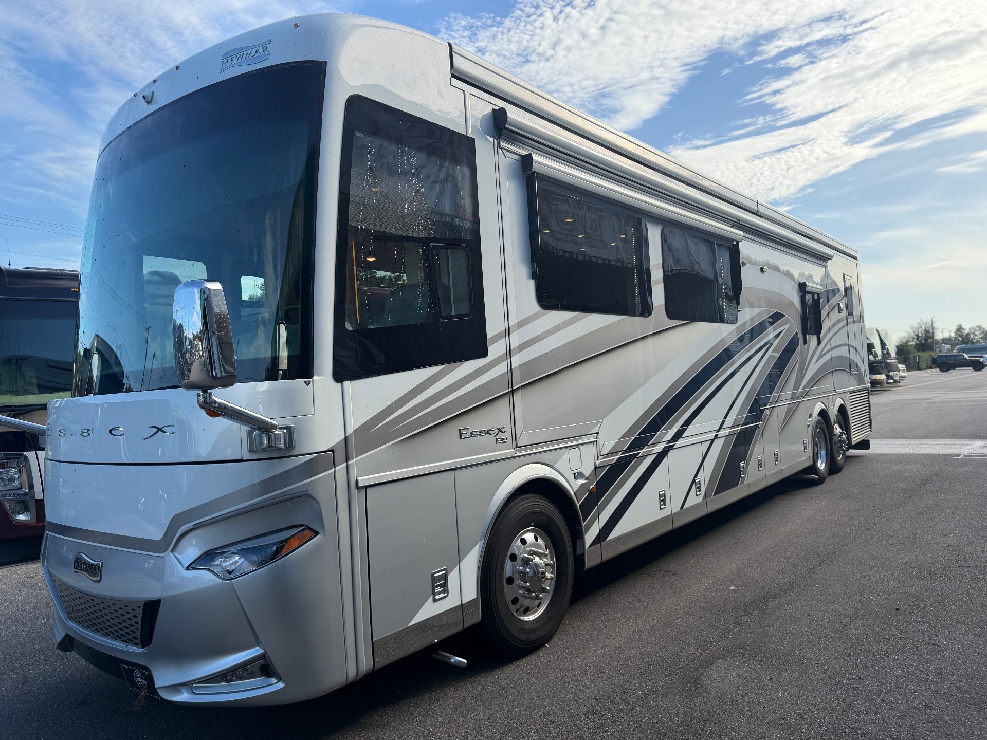 2022 Newmar Essex 4569 - Photo 3