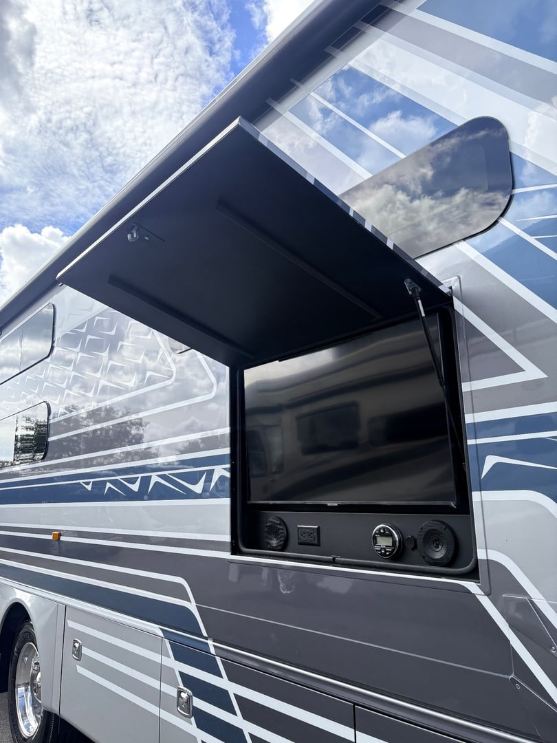 2025 Entegra Coach Accolade XL 37L, Exterior photo 7