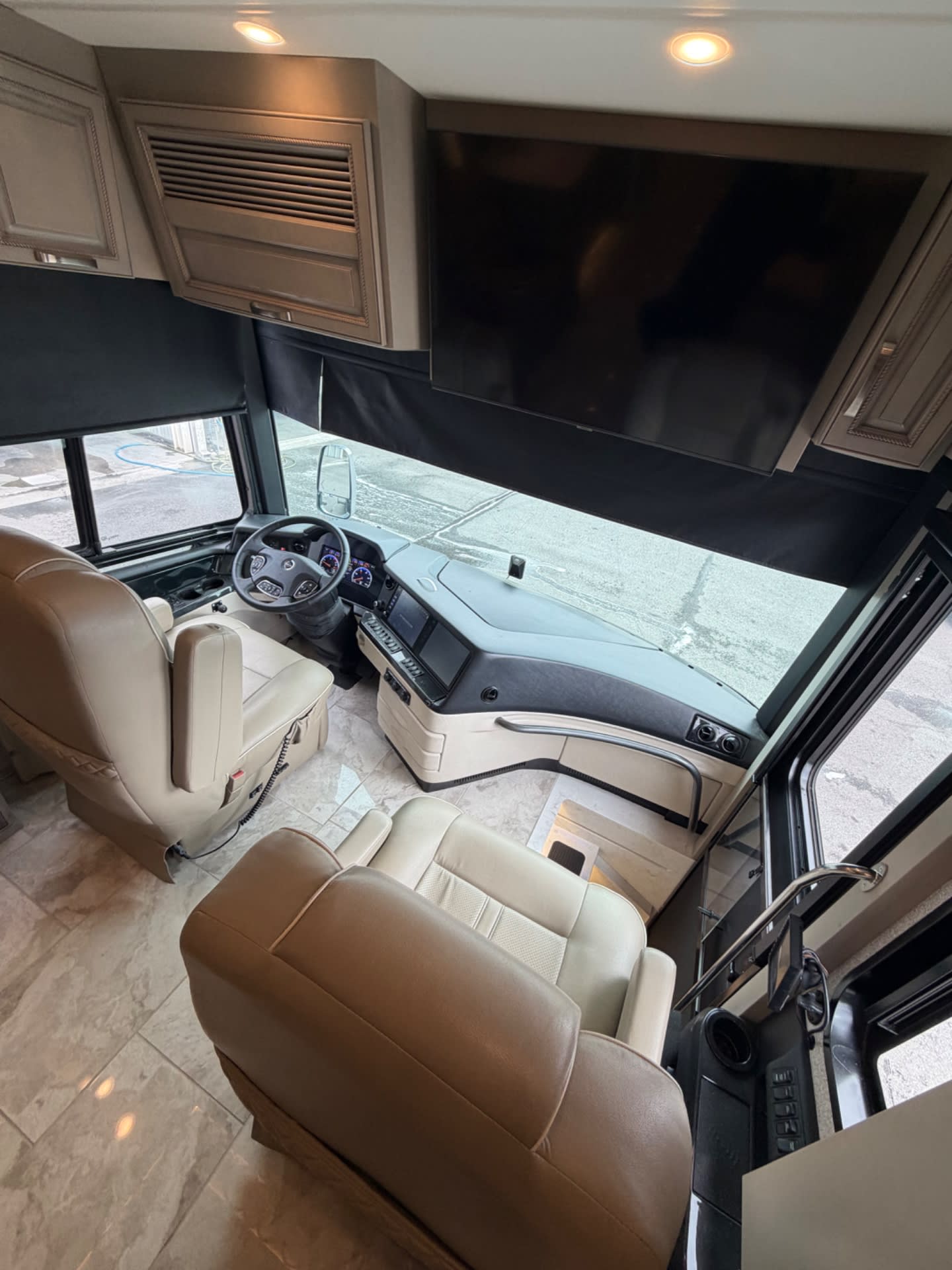 2023 Newmar Essex 4521 - Interior view 2