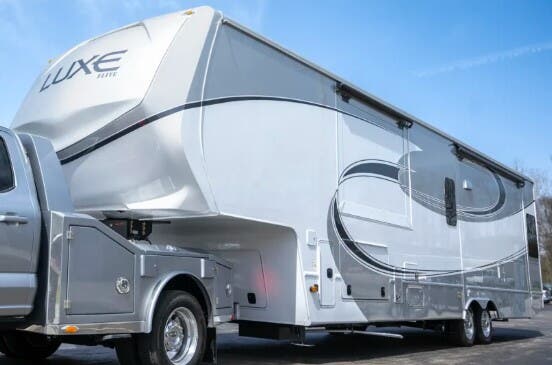 Luxe Elite 42RL exterior