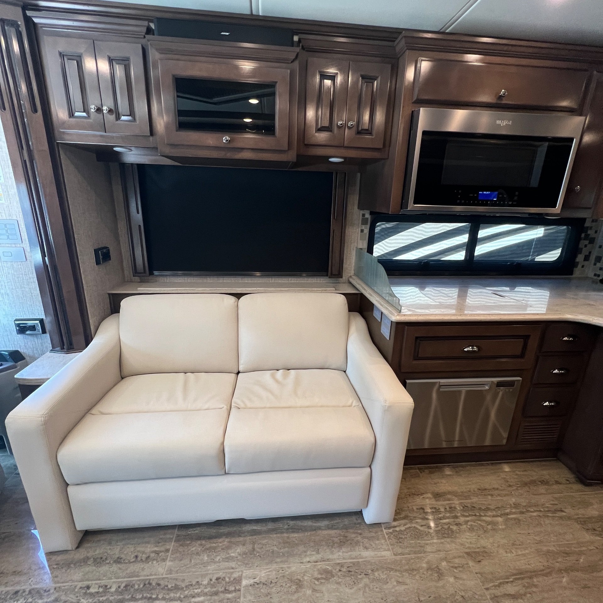 2021 Newmar Dutch Star 4310 - Interior view 2