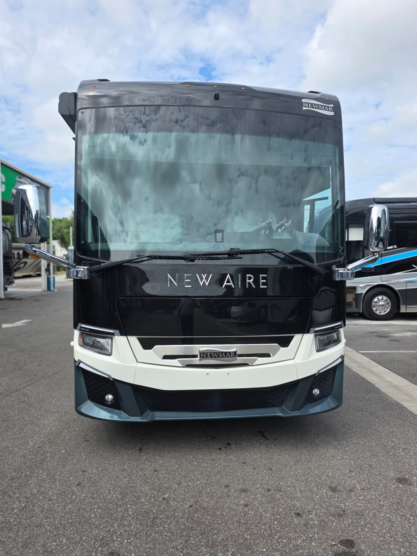 2022 Newmar New Aire 3545 - Exterior view 2