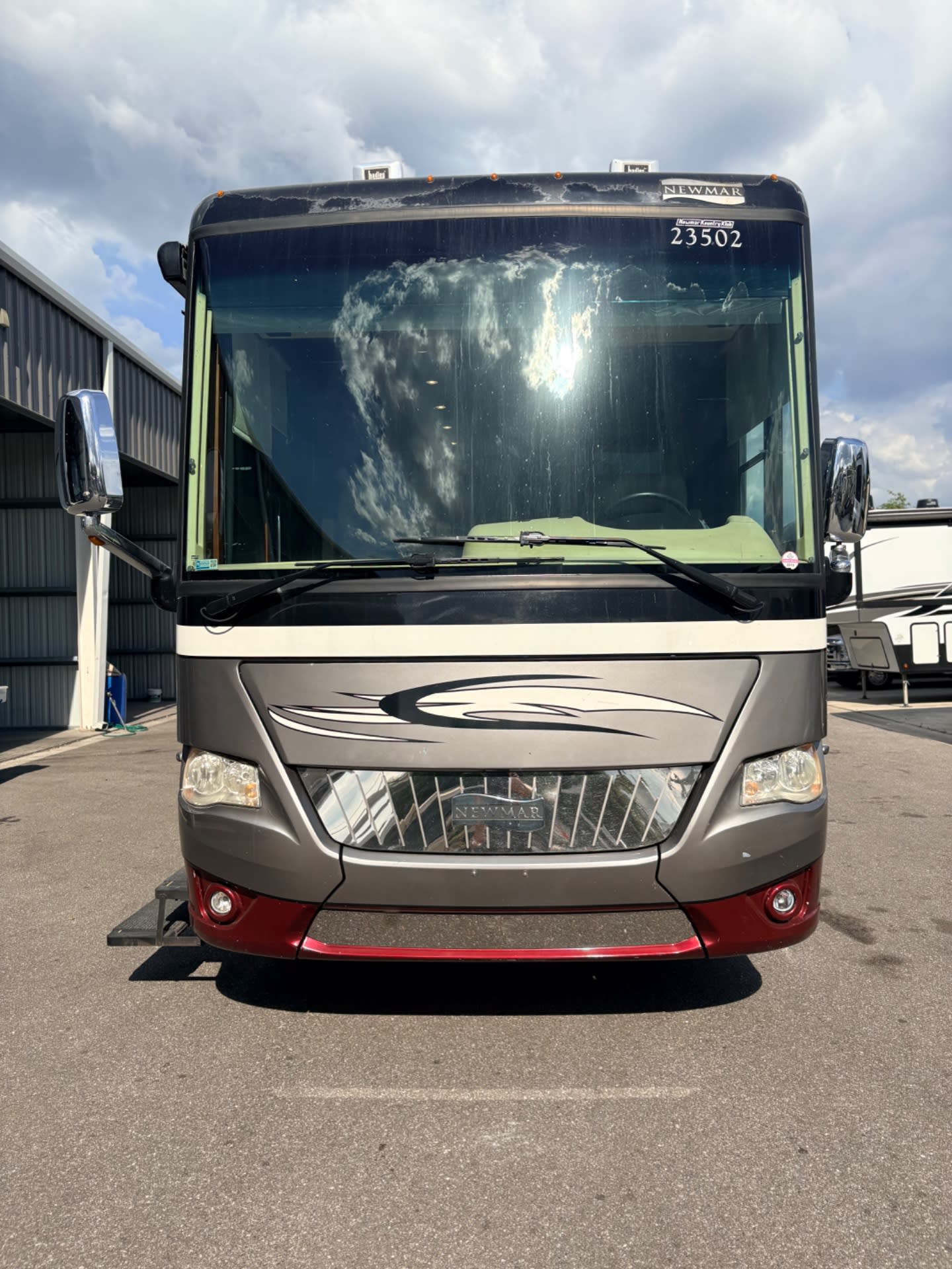 2014 Newmar Dutch Star 4364 - Exterior view 2