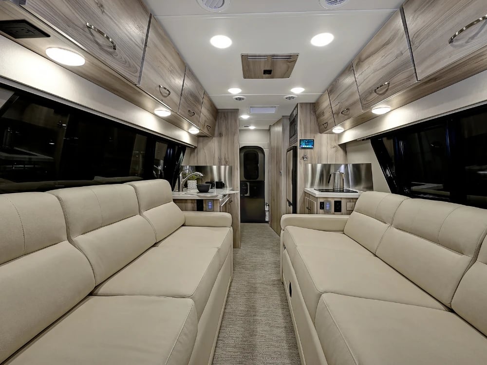 Summit DS interior, image 5 of 11