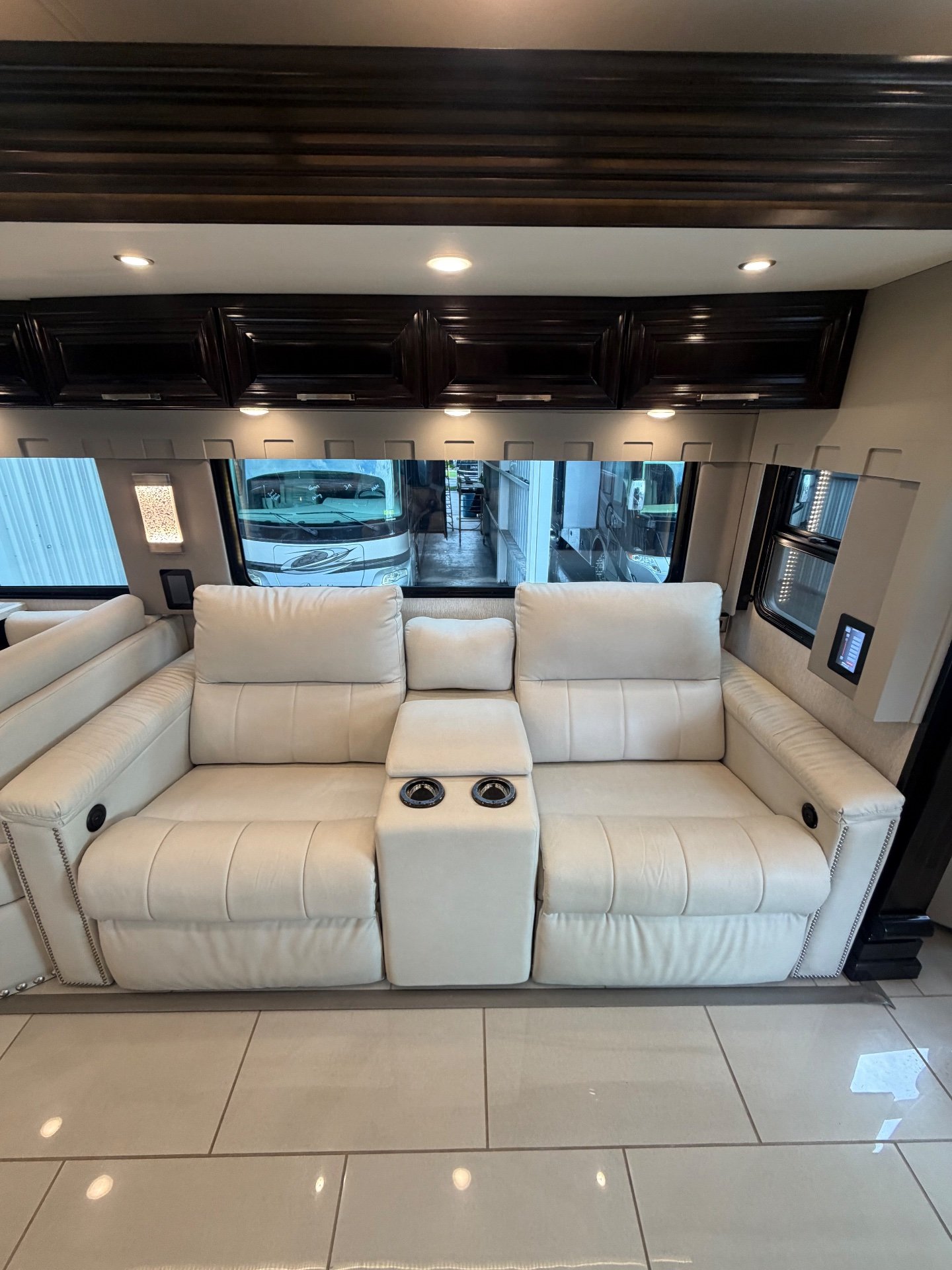 2022 Newmar London Aire 4551 - Interior view 2