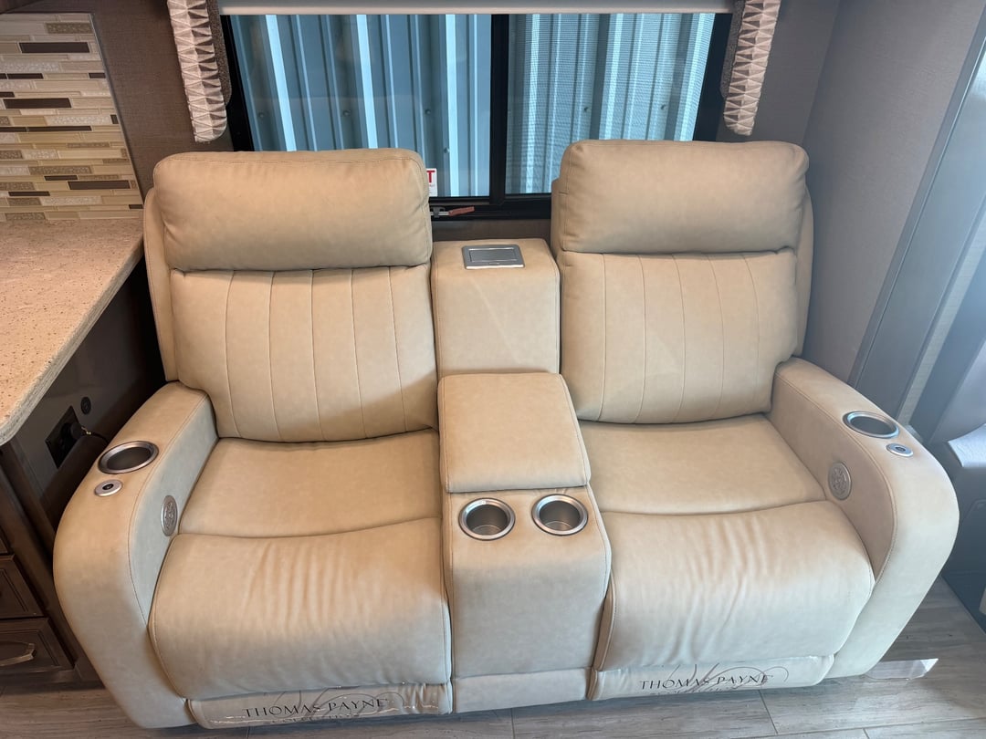 2020 Entegra Coach Reatta XL 39BH, Living area photo 3