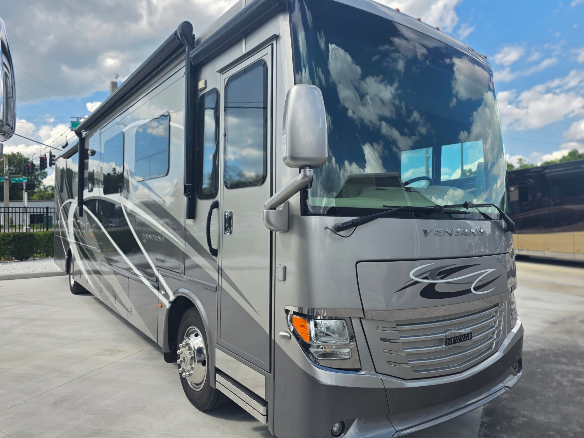 2019 Newmar Ventana 4002 - Exterior view