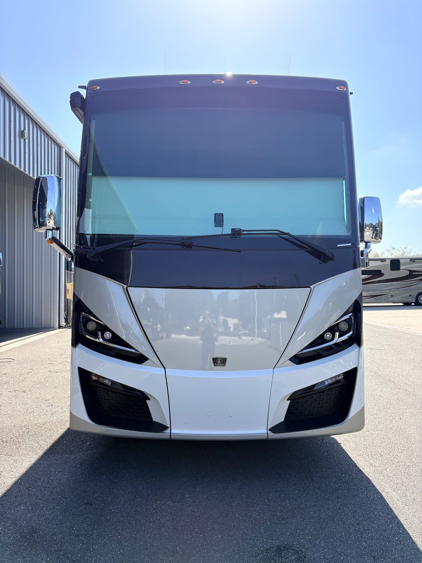 2021 Tiffin Phaeton 40 IH - Exterior view 2