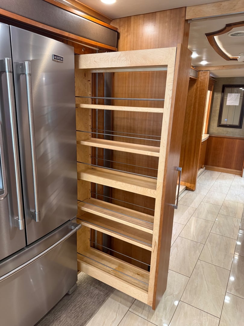 2017 Tiffin Zephyr 45 PZ, Kitchen photo 7