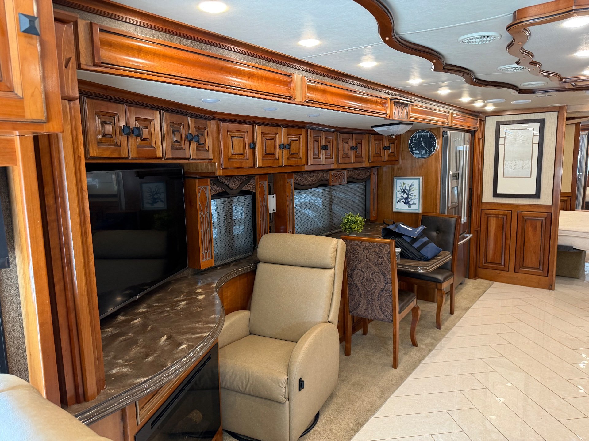 2016 Tiffin Allegro Bus 40SP - Interior view 3