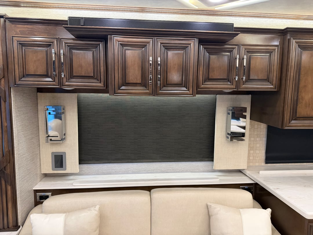 2020 Newmar Mountain Aire 4551, Living area photo 6