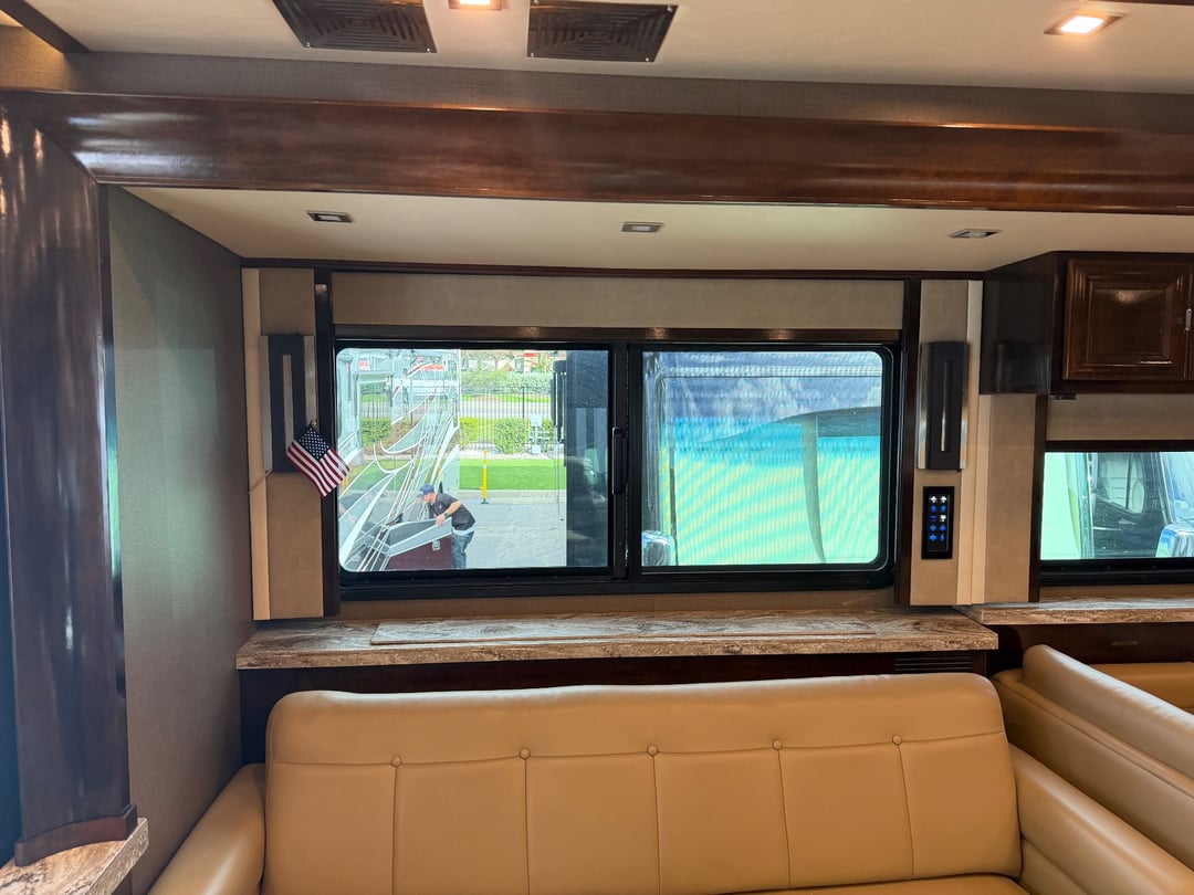 2019 Tiffin Allegro Bus 45 OPP, Living area photo 7