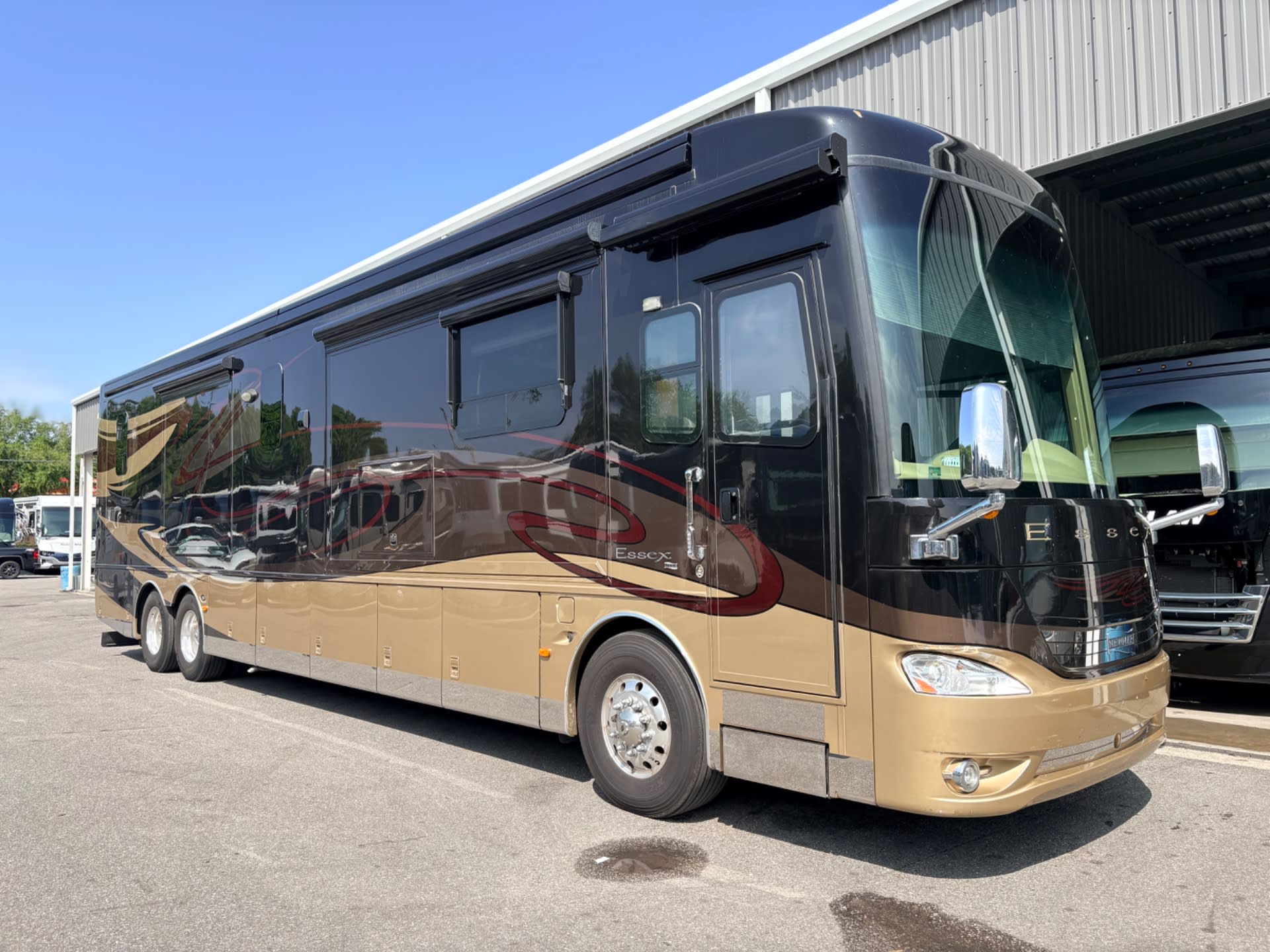 2014 Newmar Essex 4553 - Exterior view