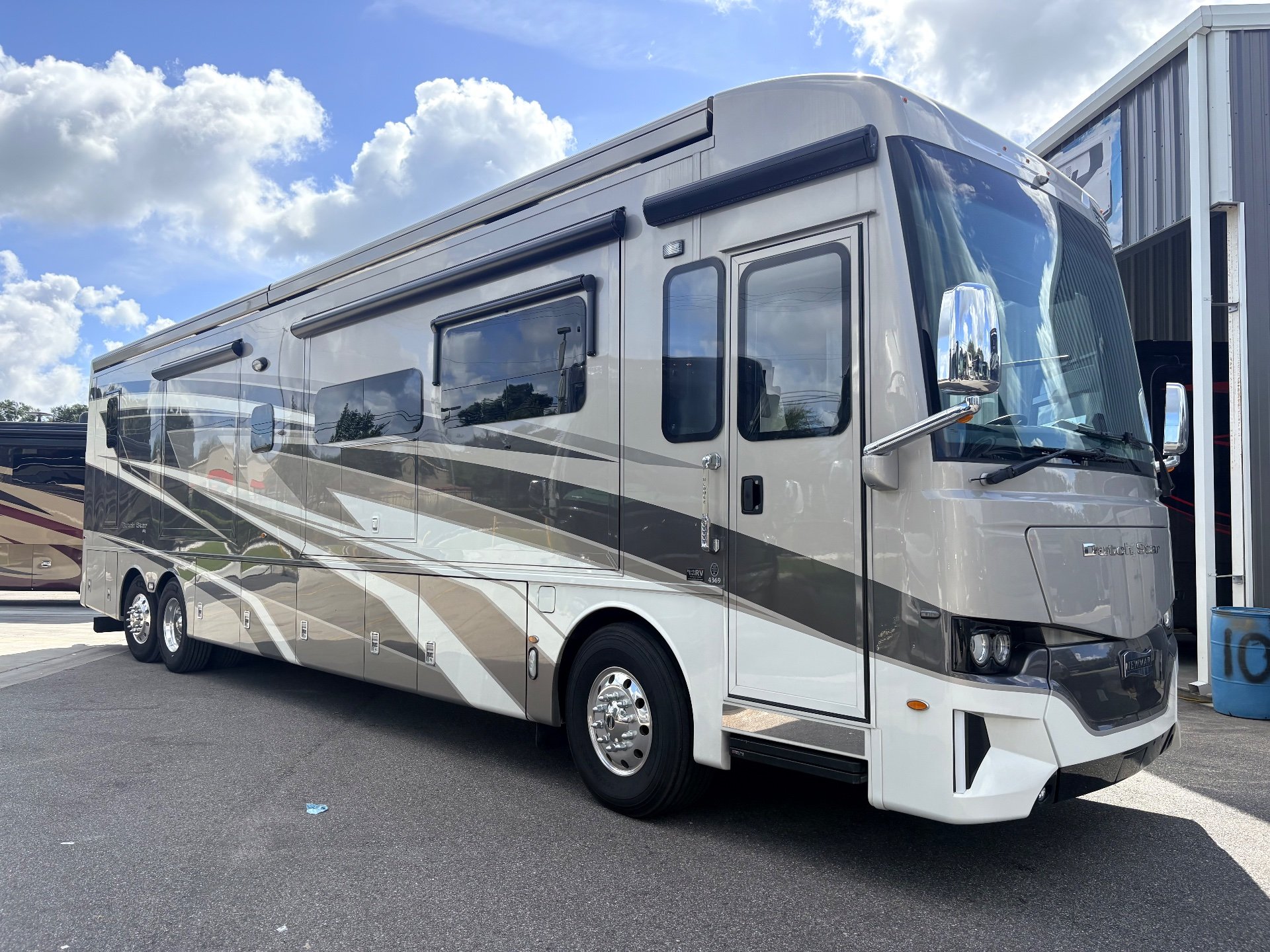 2025 Newmar Dutch Star 4369 - Exterior view