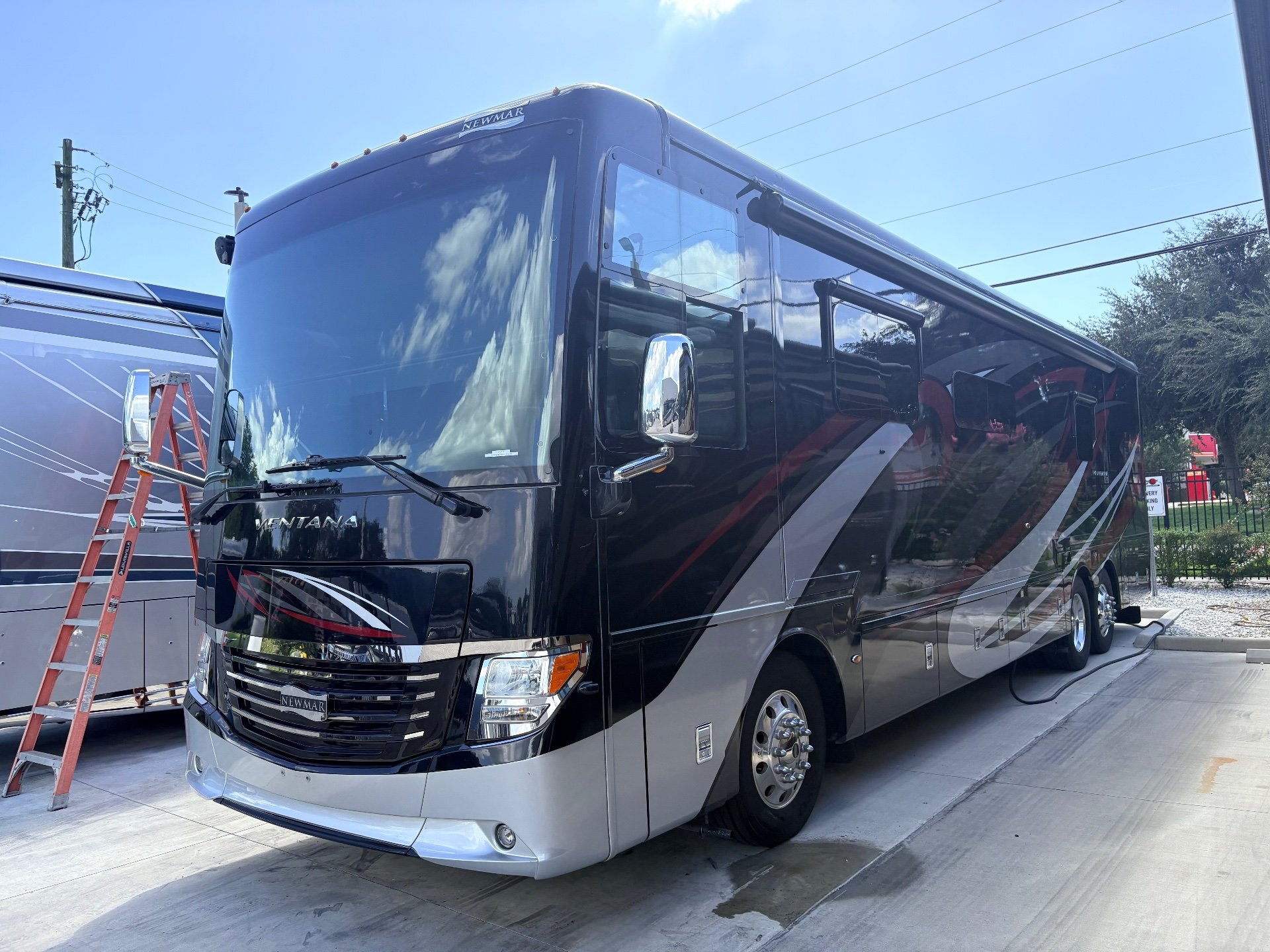 2019 Newmar Ventana 4002 - Photo 3