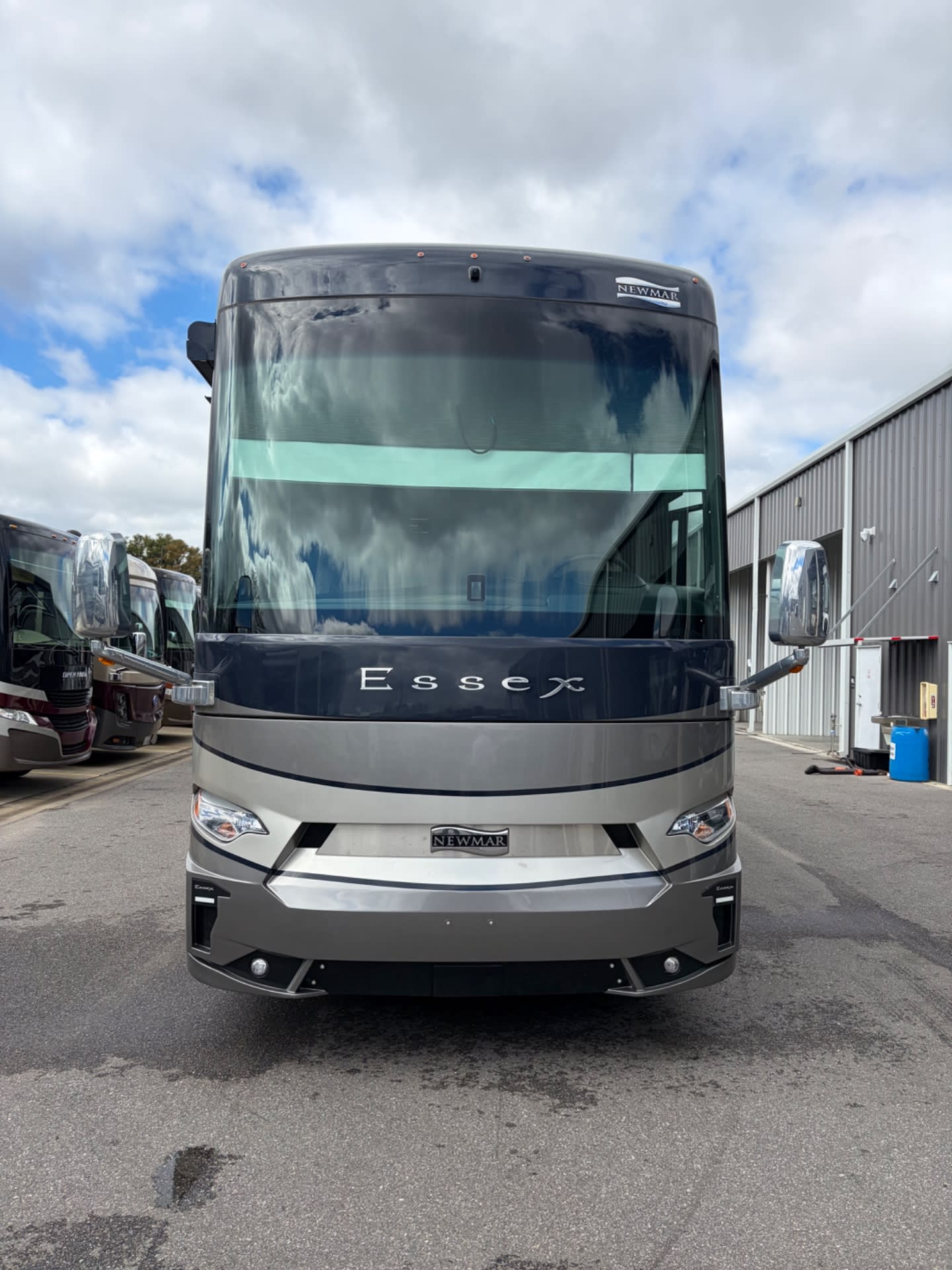 2023 Newmar Essex 4521 - Exterior view 2